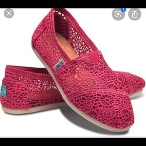 TOMS fuchsia crochet slip-on shoes